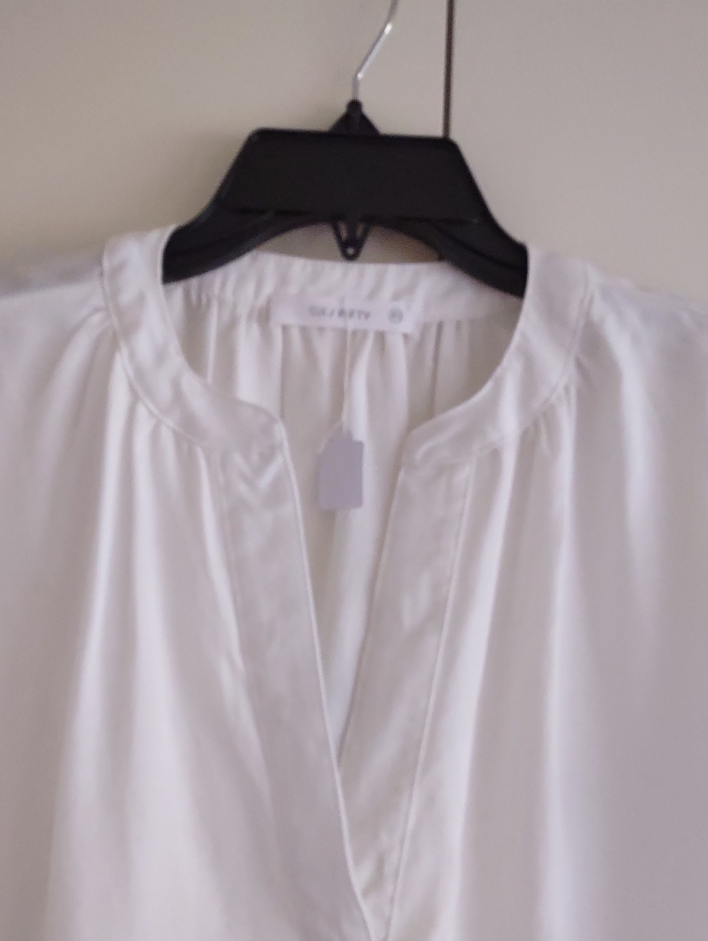 Six/Fifty White Split-Neck Blouse. Brand New. Just Beautiful.